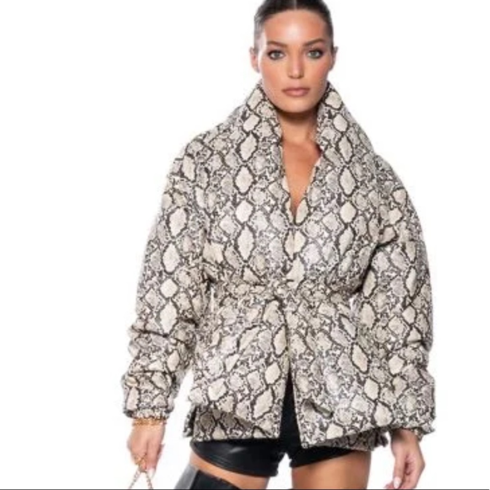 Akira size Medium/ Brown multi puffer coat